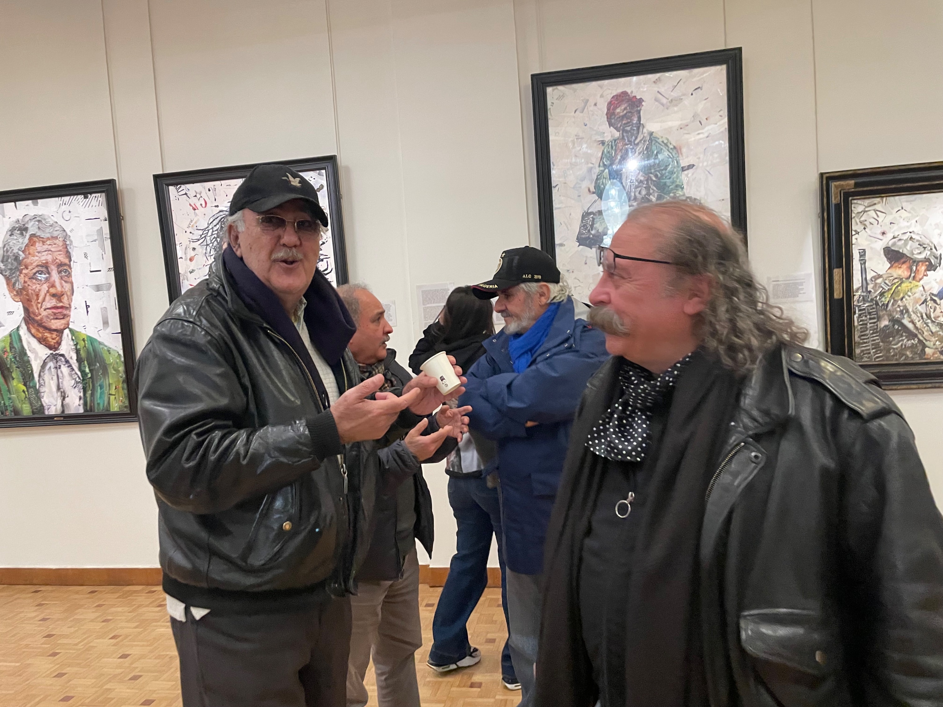 Avec des anciens des Beaux-Arts d'Alger : Ben Amar, Djellal et Amouchi)